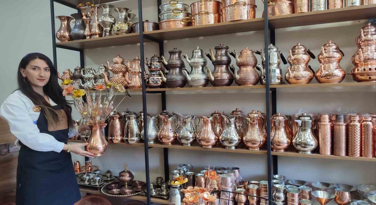 Kahramanmaraşın tek kadın bakır ustası