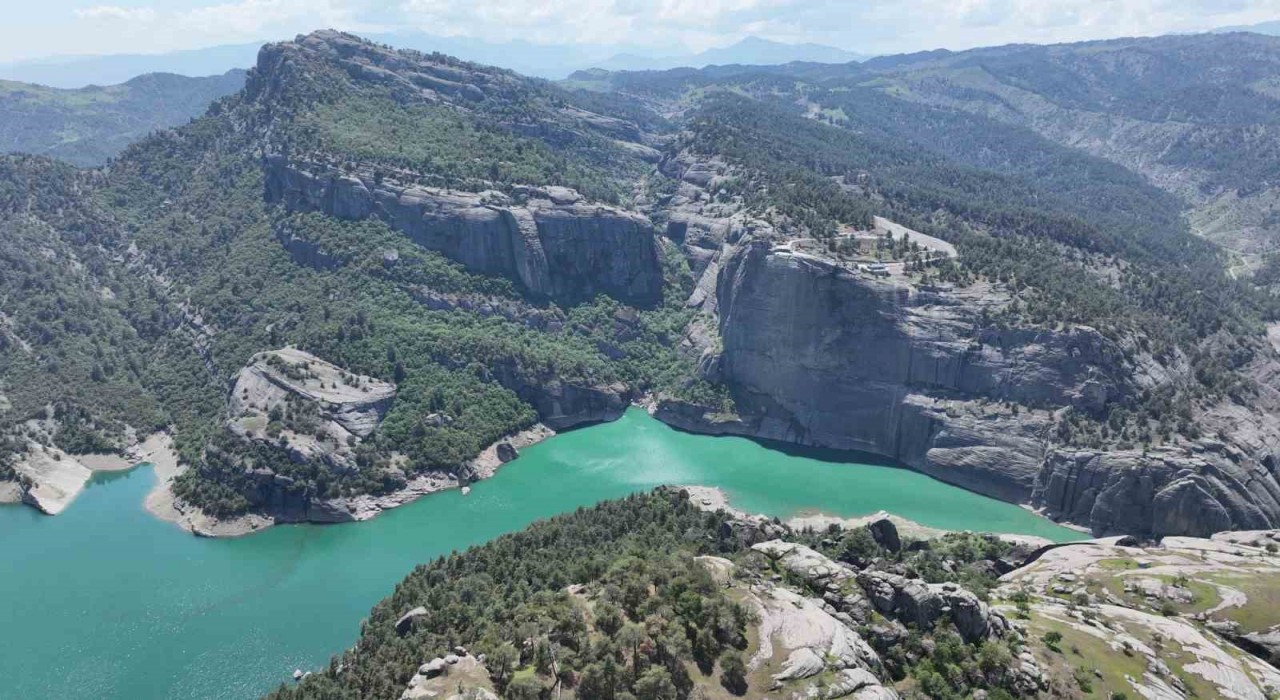 Kahramanmaraştaki Güredil Kalesi büyülüyor