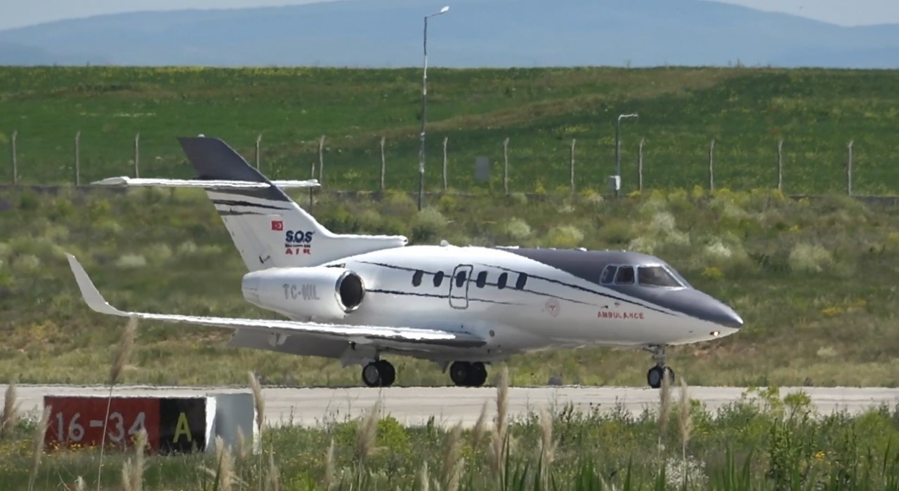 Kalp yetmezliği bulunan 10 aylık bebek uçak ambulansla Ankaraya sevk edildi