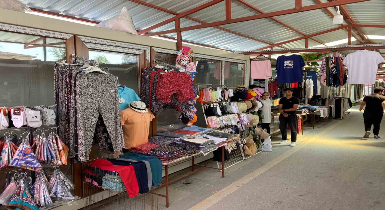 Kanalboyu esnaf çarşısı AVMleri aratmıyor