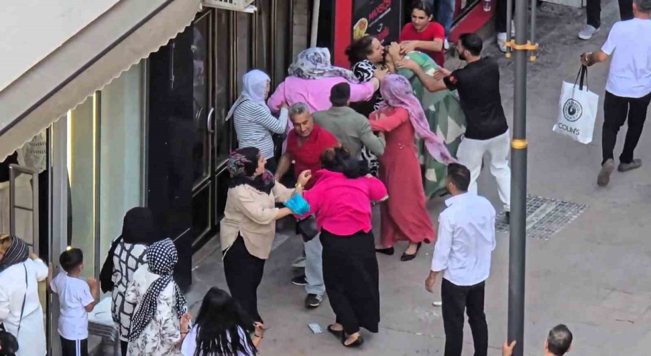 Karabükte kadınların saç saça kavgası kamerada