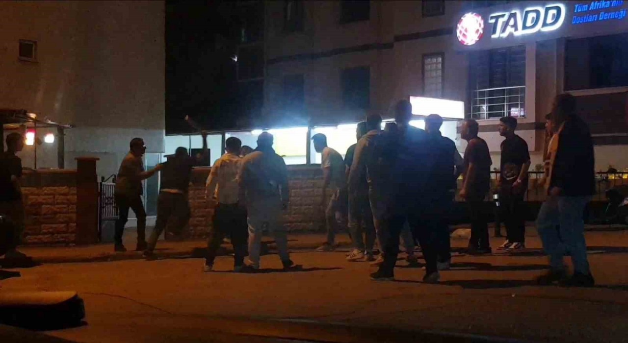 Karabükte omuz atma kavgasında ıstaka, tekme ve yumruklar havada uçuştu