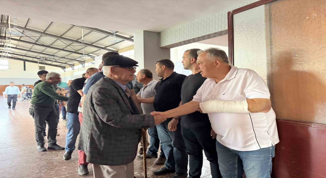 Karacasu bayramlaştı, vatandaşlar bir araya geldi