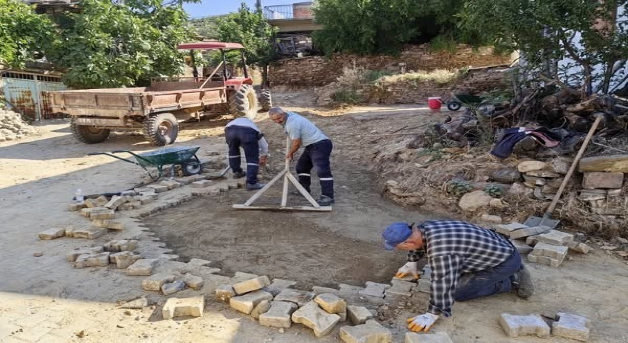 Karacasuda yol çalışmaları devam ediyor