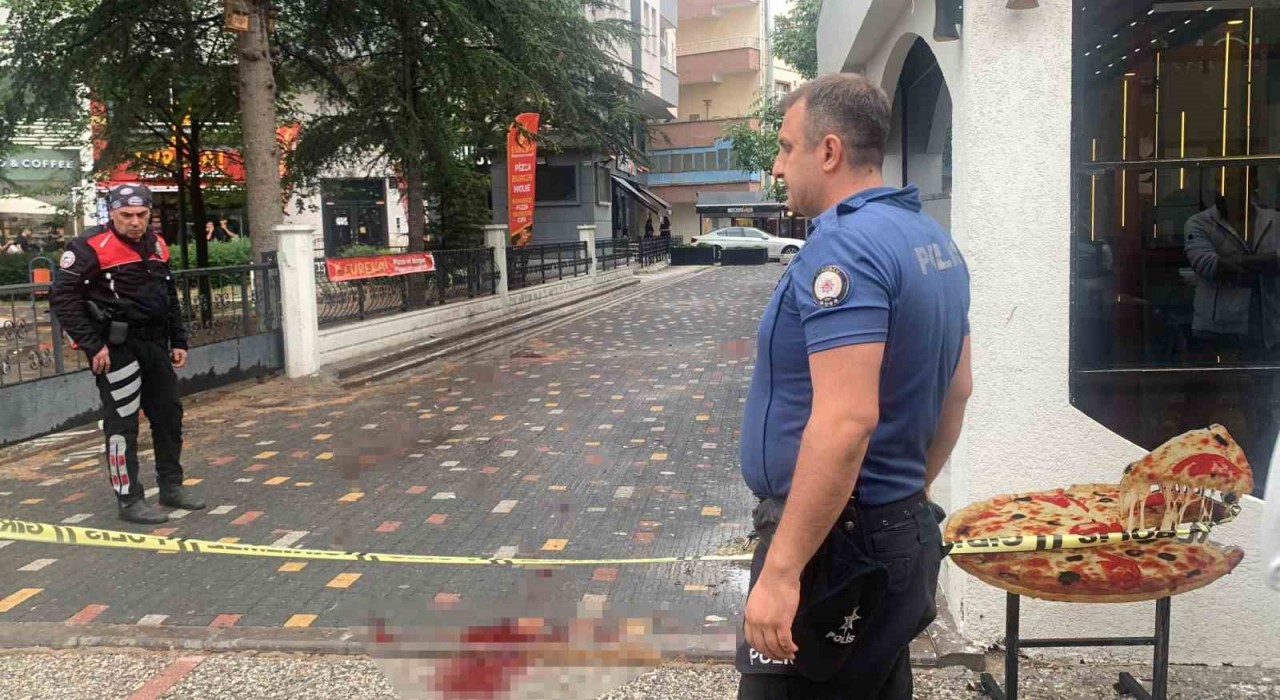 Karamanda 15 yaşındaki çocuk yolda yürürken bıçaklandı