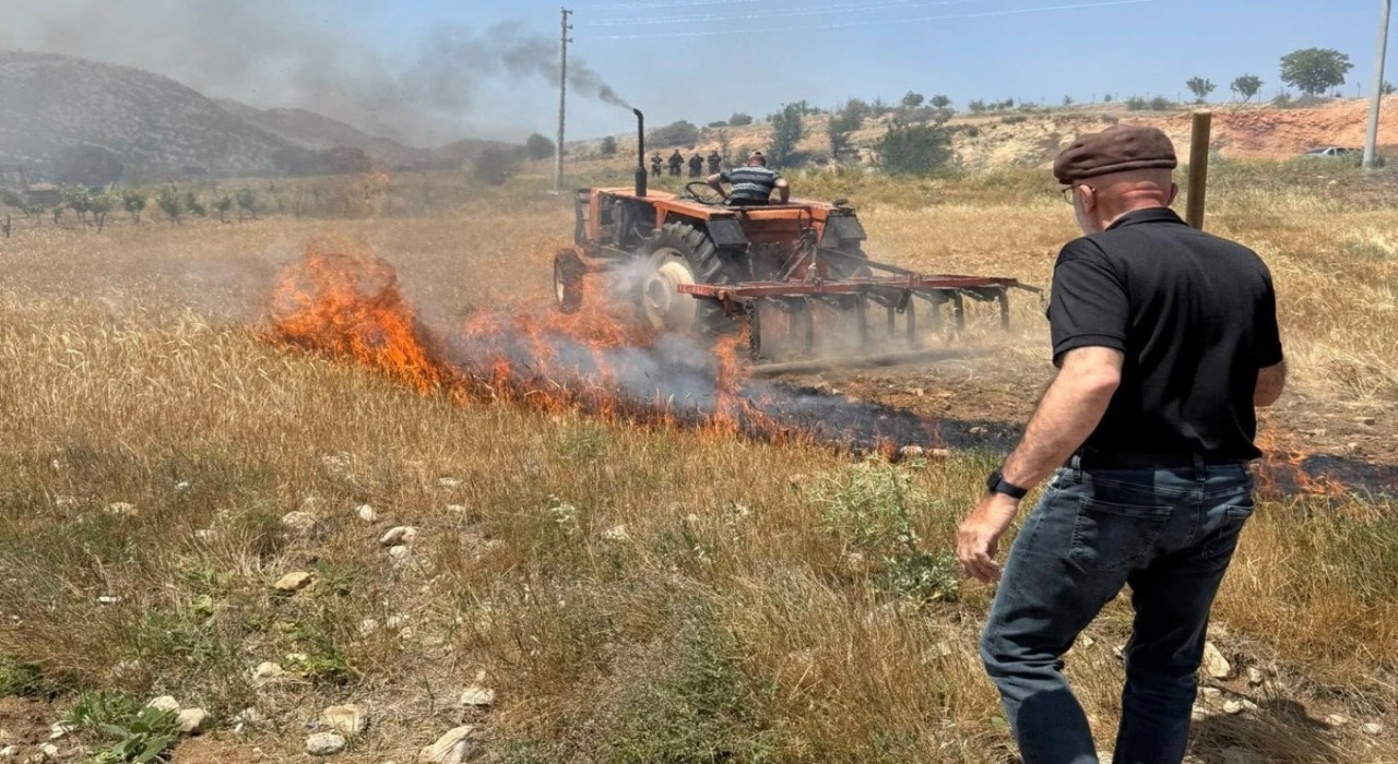 Karamanda 200 dekar ekili alan kül oldu