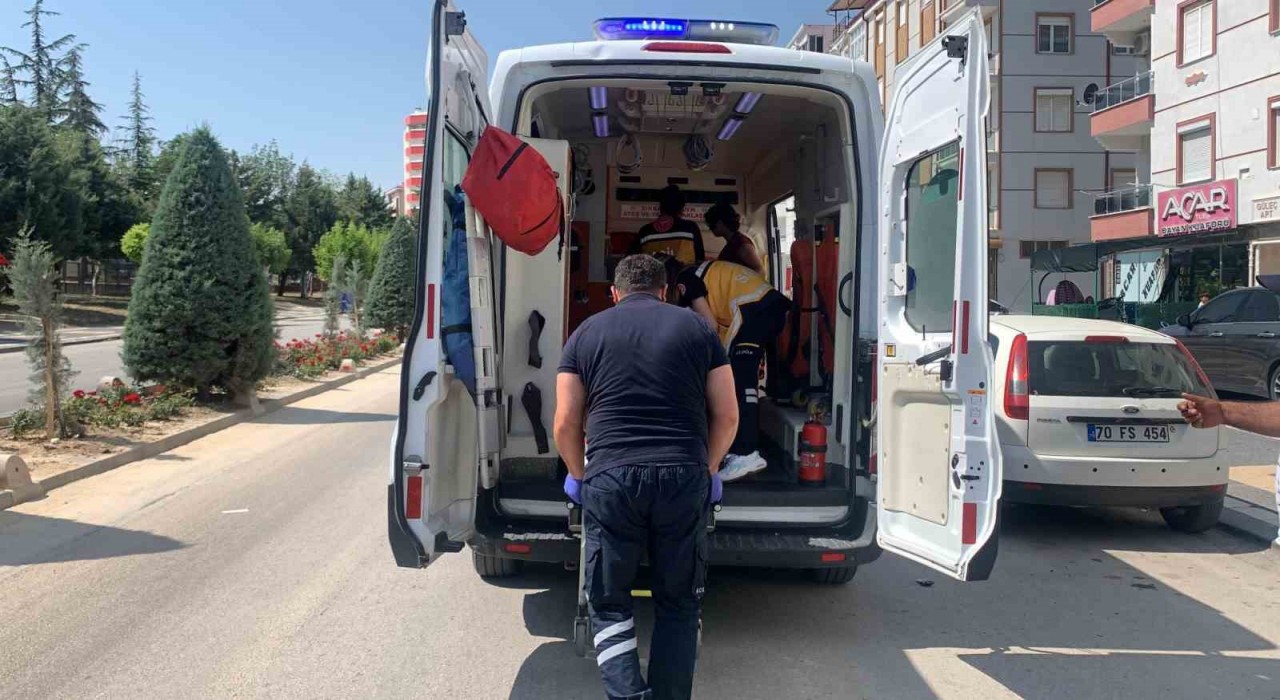 Karamanda devrilen motosikletin sürücüsü yaralandı