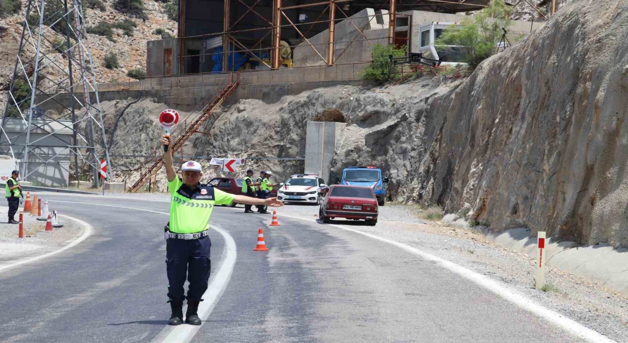 Karamanda jandarma ekiplerinden bayram denetimi