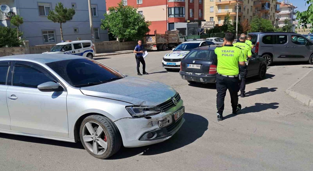 Karamanda otomobiller çarpıştı: 1 yaralı