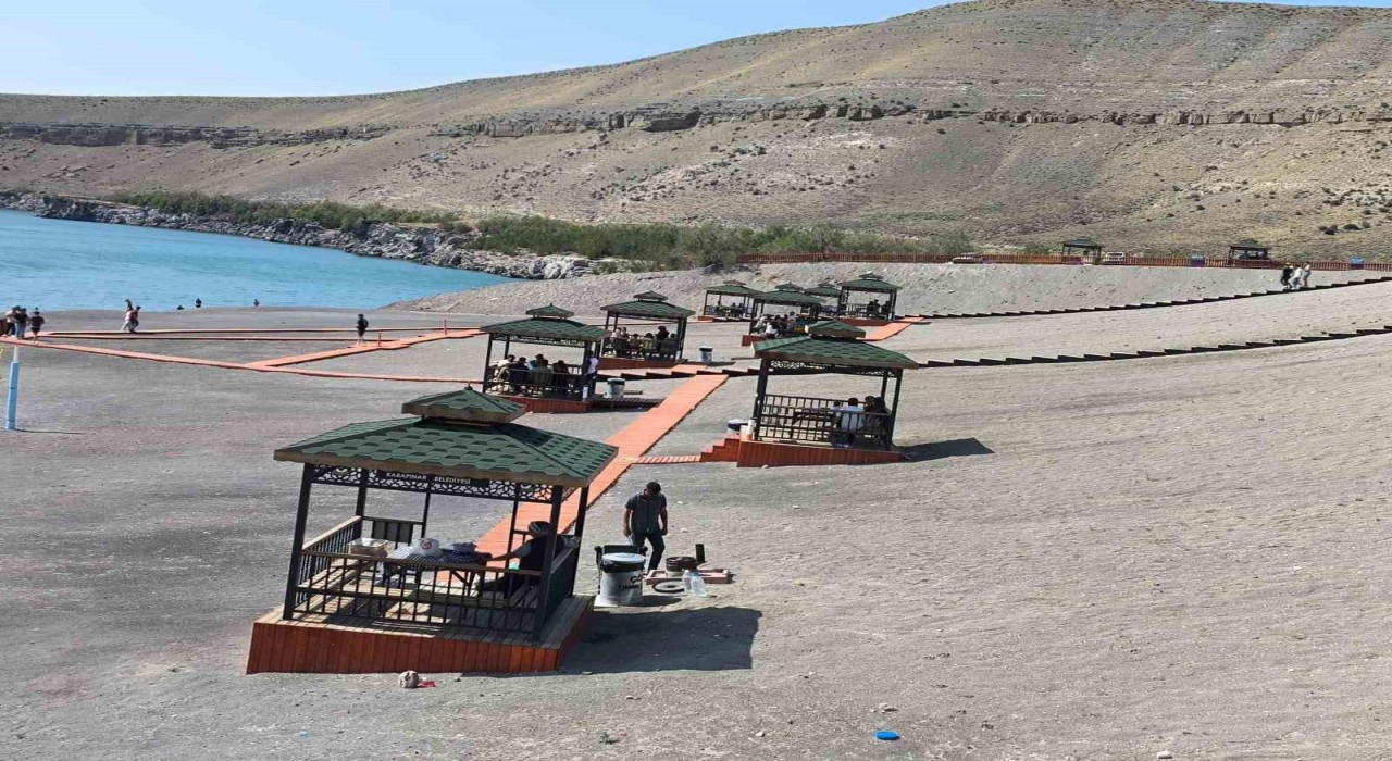 Karapınarın gözdesi Acıgöle bayramda ziyaretçi akını