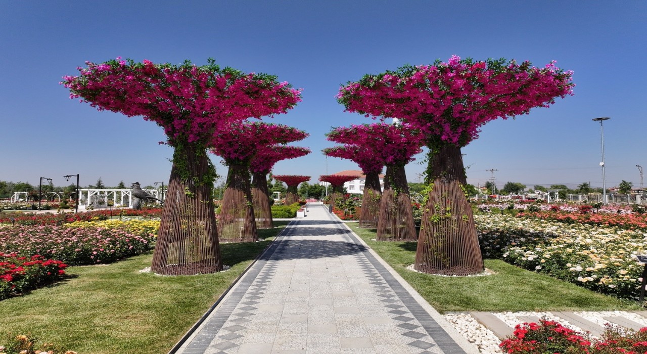 Karatay Mevlana Gül Parkı kapılarını açtı