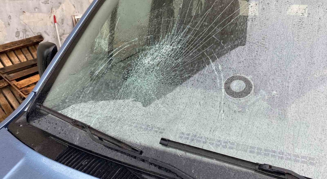 Karayolundaki karacayı telefonu ile kayda alırken bunun olacağını hiç aklına getirmedi