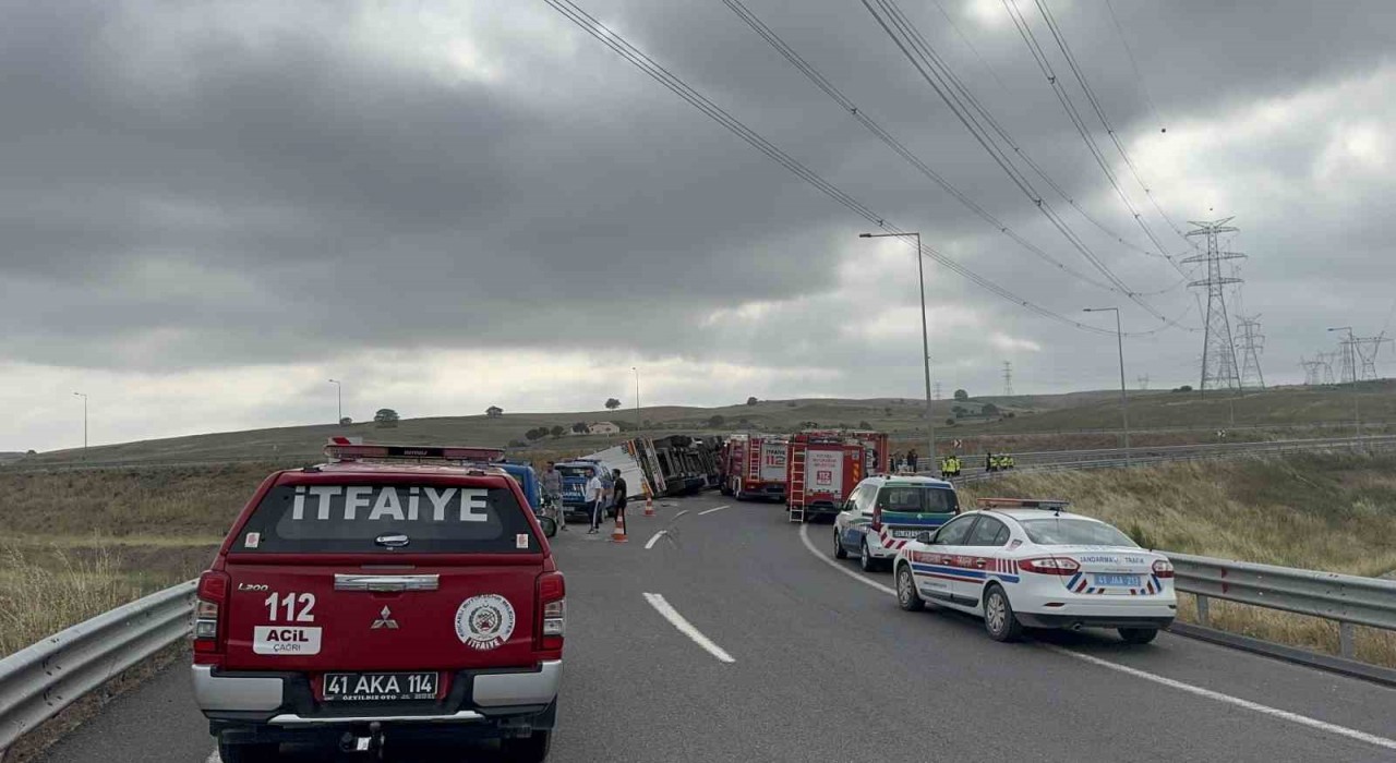 Karpuz yüklü tır devrildi: 1 ölü, 3 yaralı