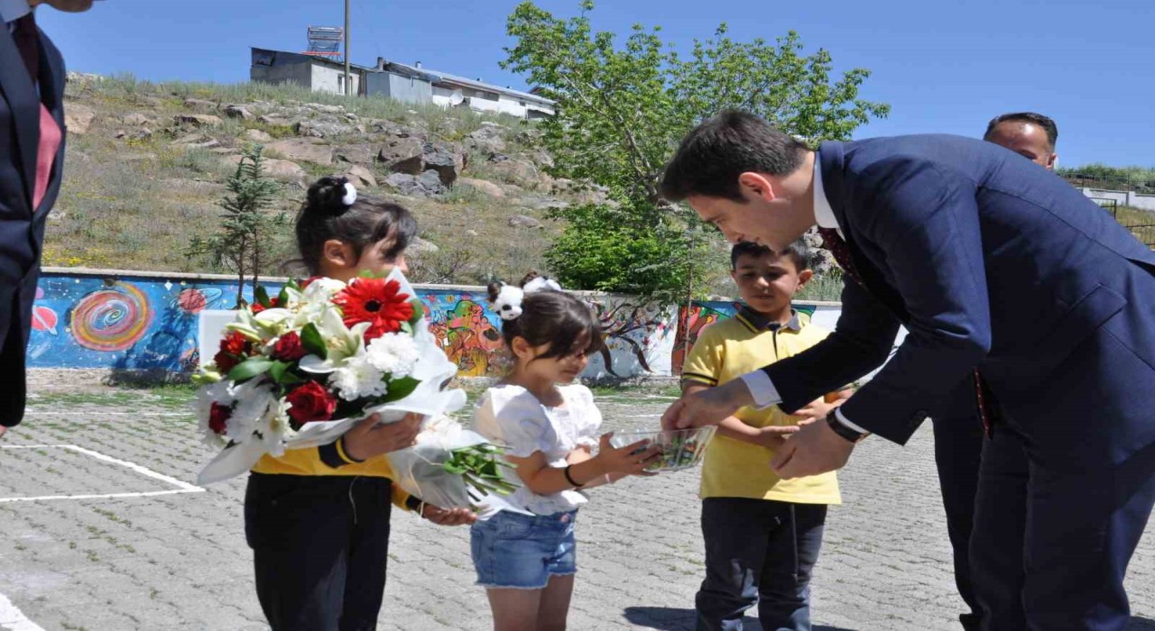 Karsta 55 bin öğrenci karne aldı