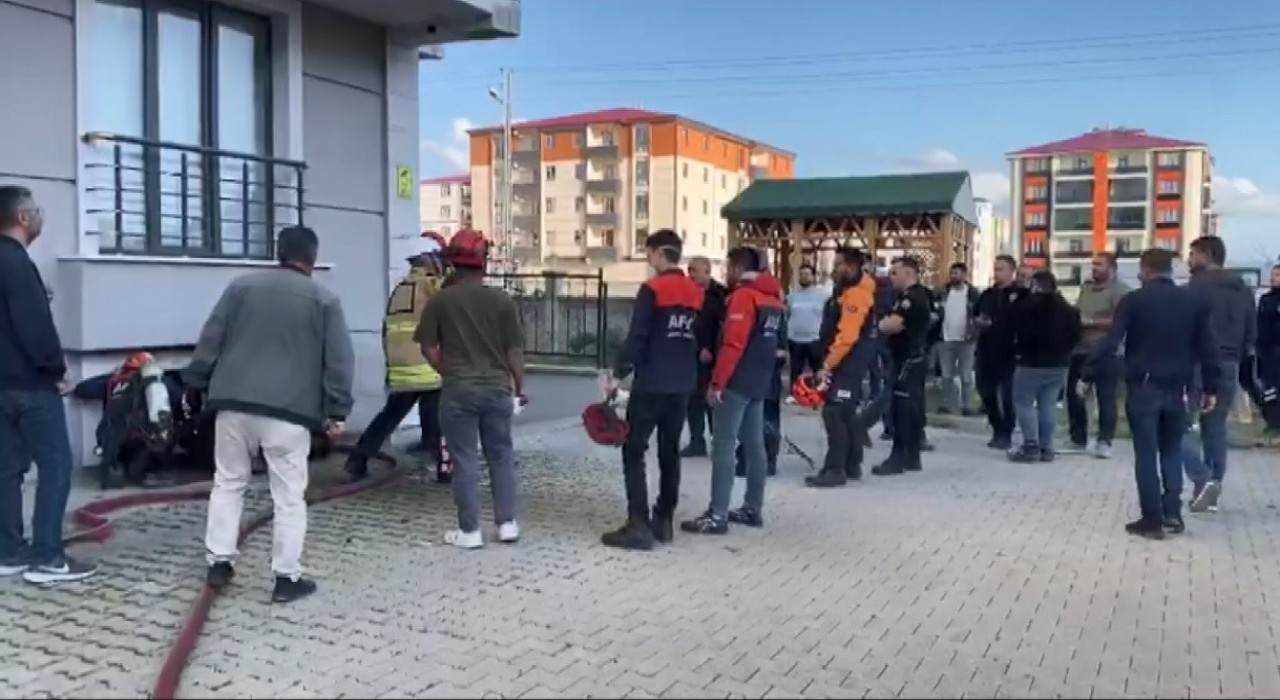Karsta bir binada patlama ve yangın