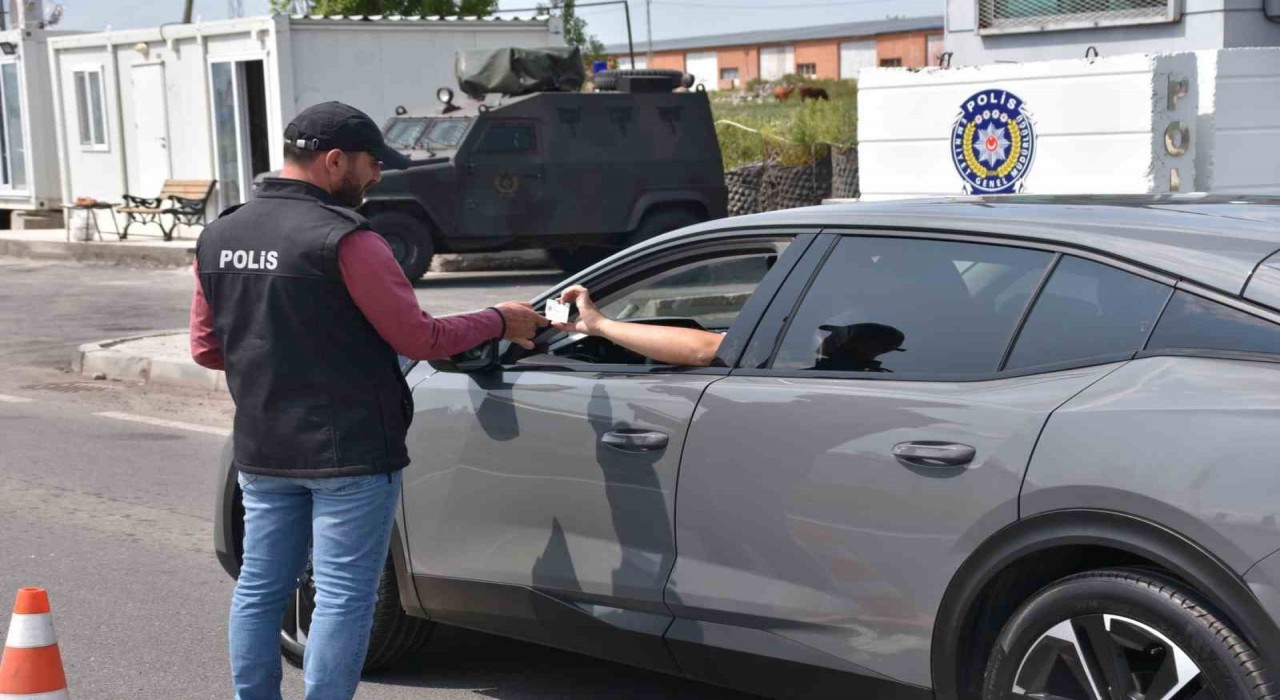 Karsta polis adeta göz açtırmıyor