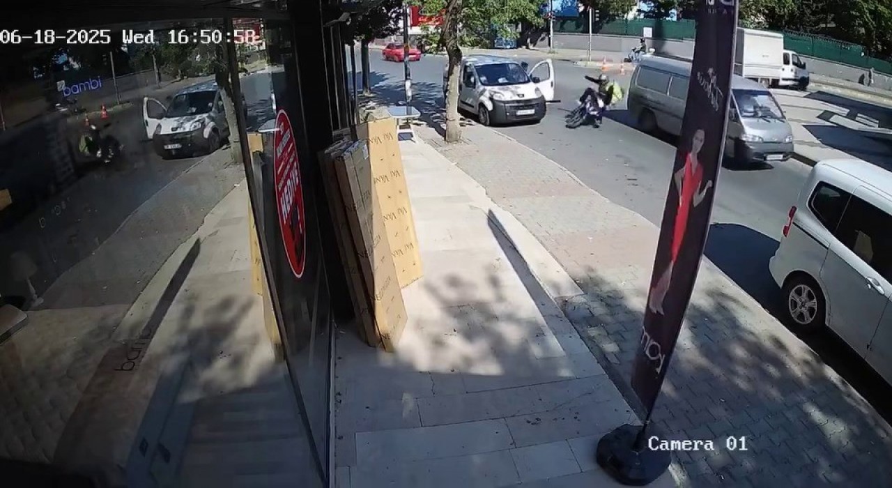 Kartalda araç kapısına çarpan motosiklet sürücüsü yaralandı