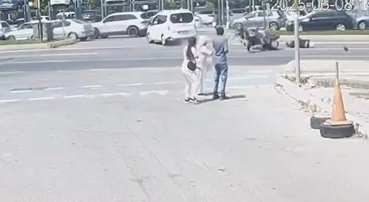 Kartalda yürekleri ağızlara getiren kaza: İki polisin yaralandığı kaza kamerada
