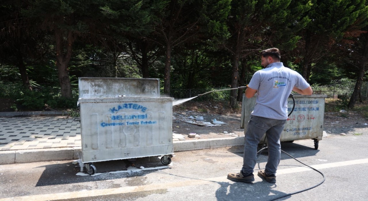 Kartepee çöp konteynerleri yıkanıyor