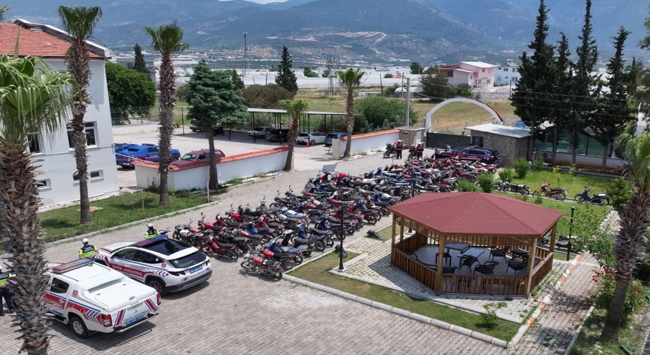 Kaşta motosikletlere yönelik huzur ve güven uygulamasında 145 araç trafikten men edildi
