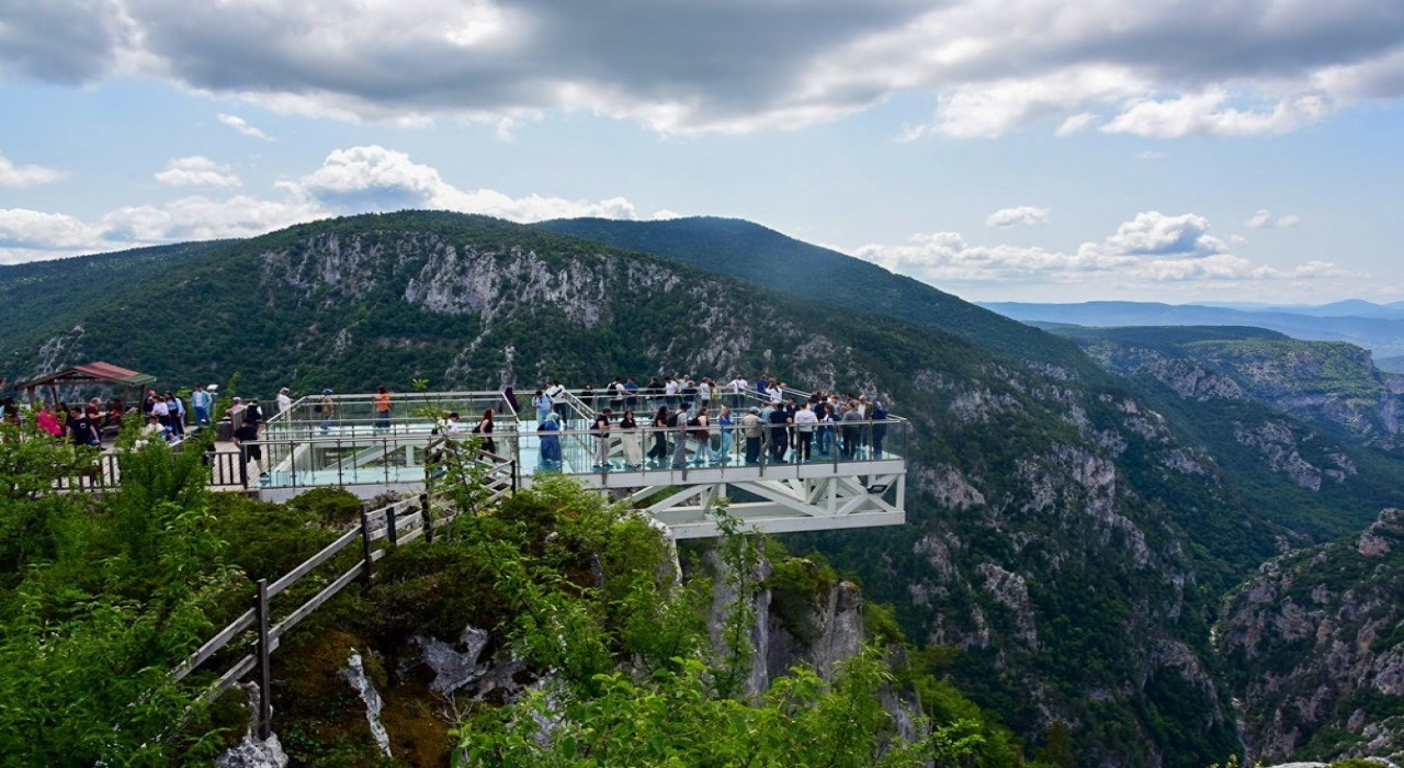 Kastamonu Üniversitesi, yılın stresini doğada attı