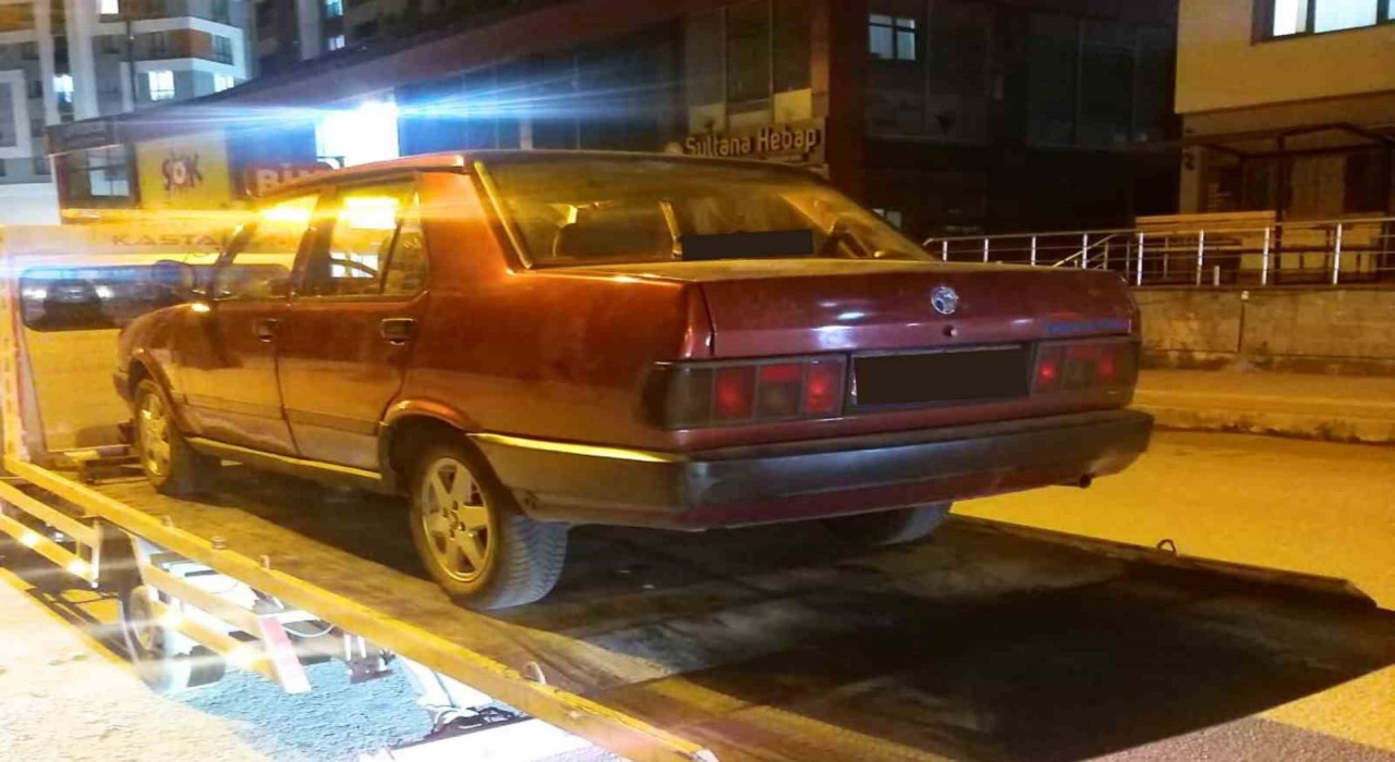 Kastamonuda drift atan sürücünün aracı trafikten men edildi