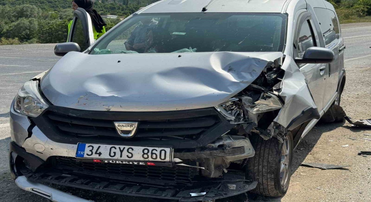 Kastamonuda iki hafif ticari araç çarpıştı: 1 yaralı