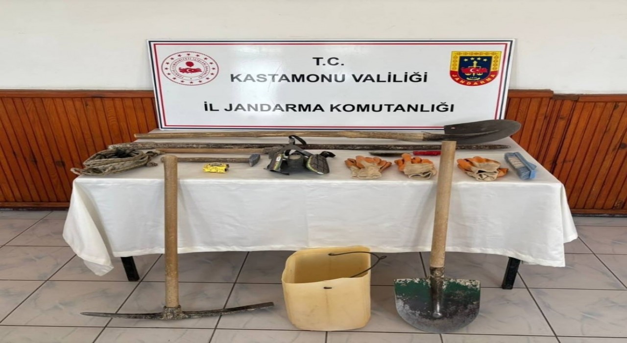 Kastamonuda kaçak kazı yaparken yakalanan 3 kişi yakalandı