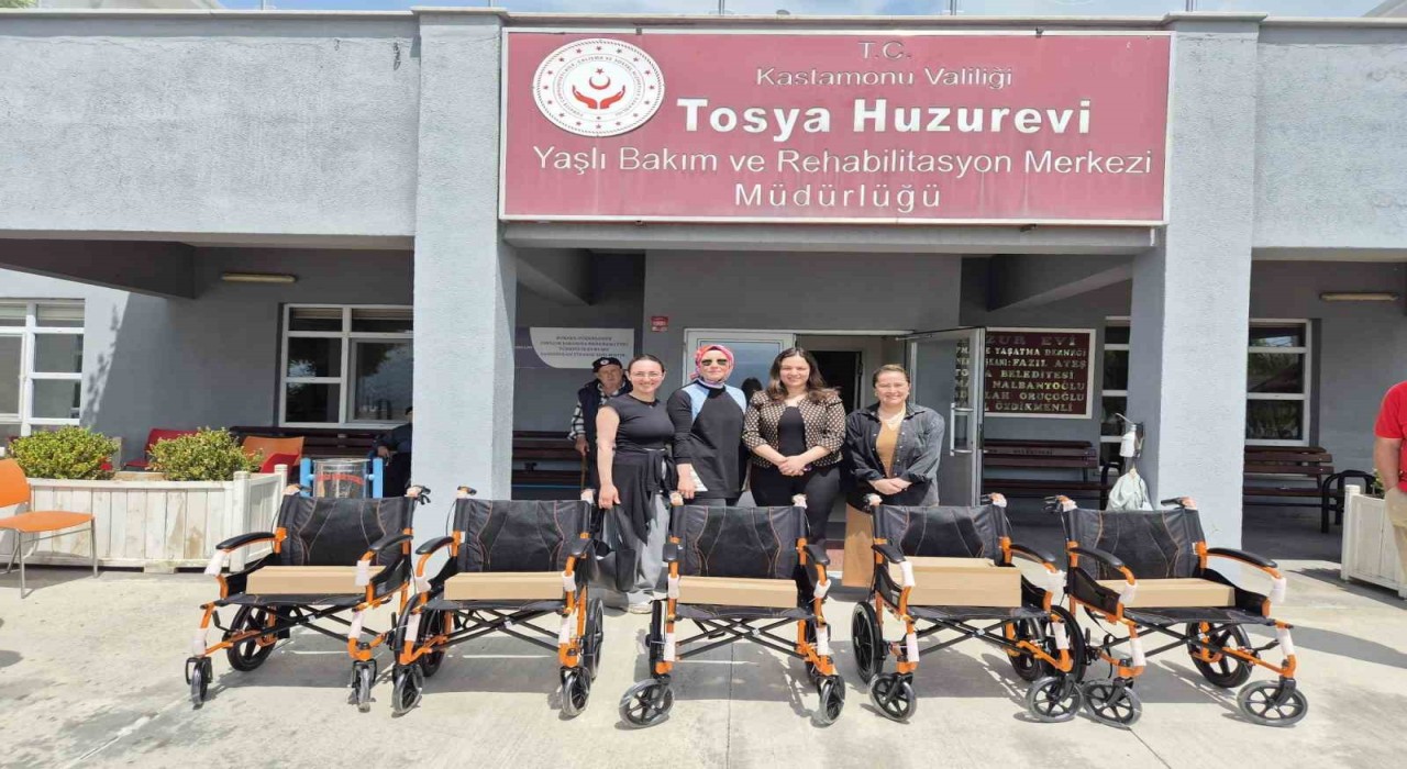 Kastamonuda öğrenciler, ihtiyaç sahipleri için tekerlekli sandalye aldı