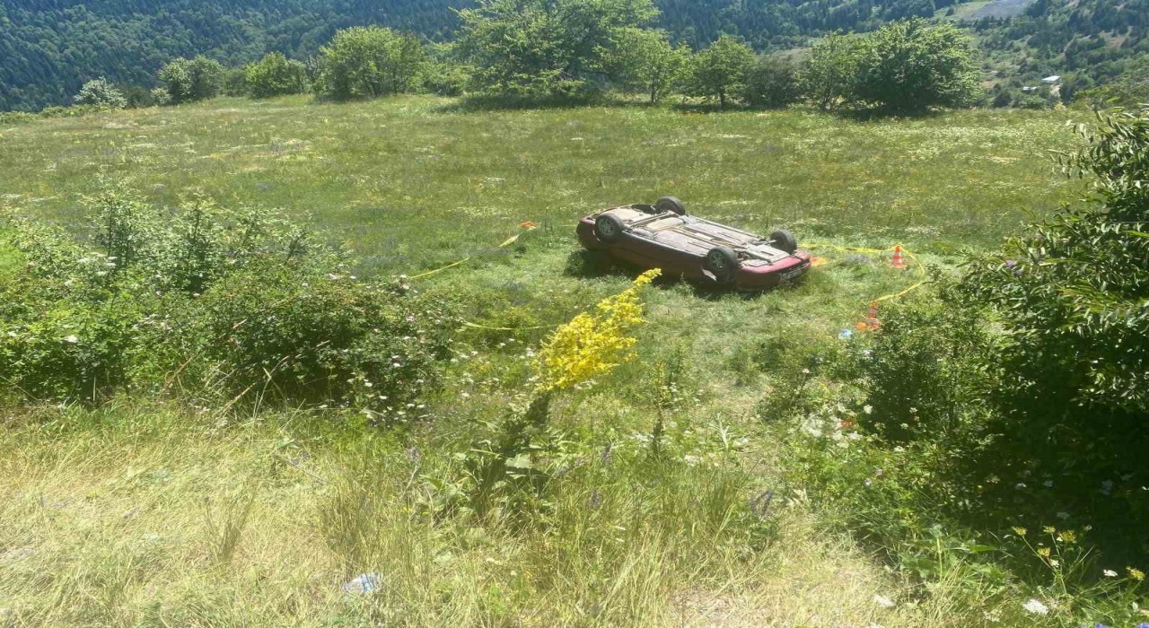 Kastamonuda otomobil uçuruma yuvarlandı: 1 ölü, 4 yaralı