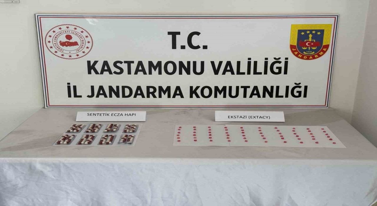 Kastamonuda uyuşturucuyla yakalanan 2 kişi gözaltına alındı