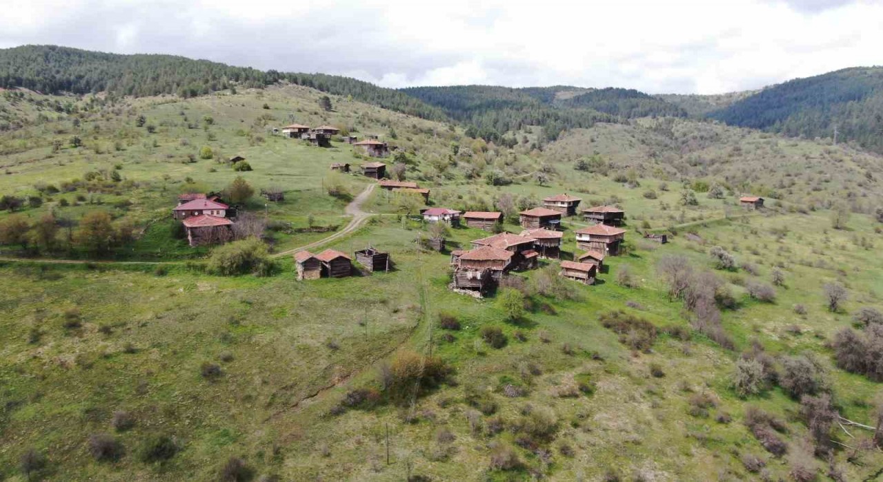 Kastamonunun tarihi köy evlerinin mimarisi, doğal güzelliğiyle büyülüyor