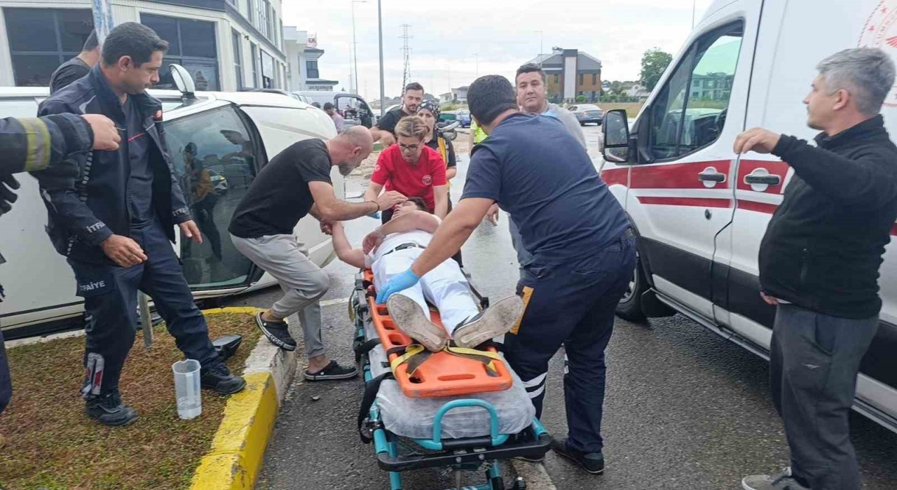 Kavşakta çarpıştığı otomobilin devrilmesine sebep oldu, sürücü 1.18 promil alkollü çıktı