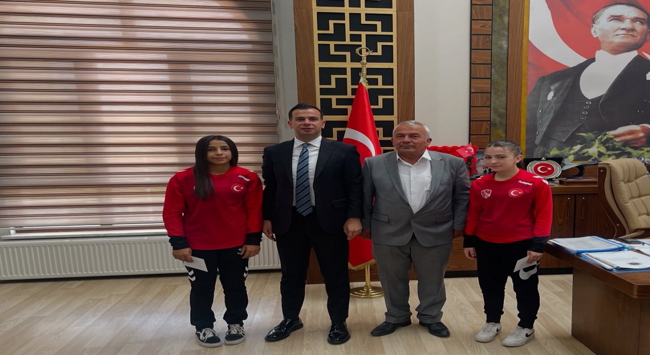 Kaymakam Emrah Aslandan Avrupa ikincisi güreşçiye tebrik