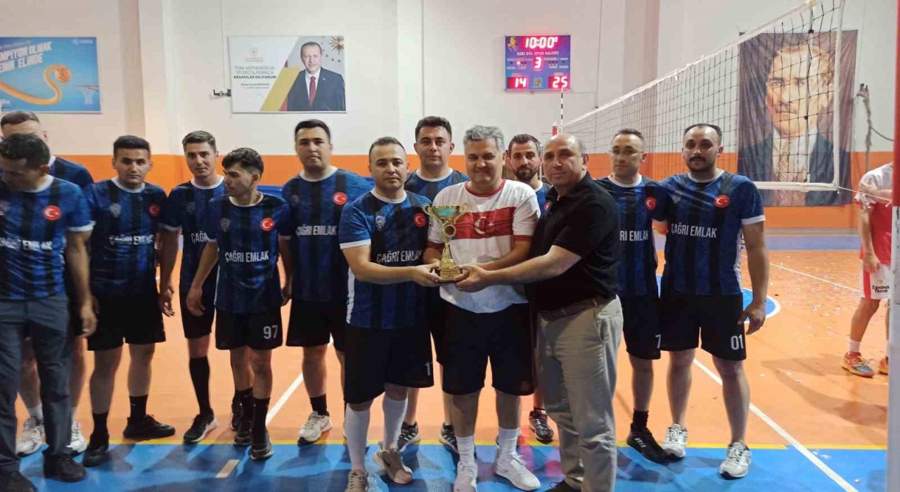 Kaymakamlık Voleybol Turnuvasının Şampiyonu Zanbak Tarım oldu