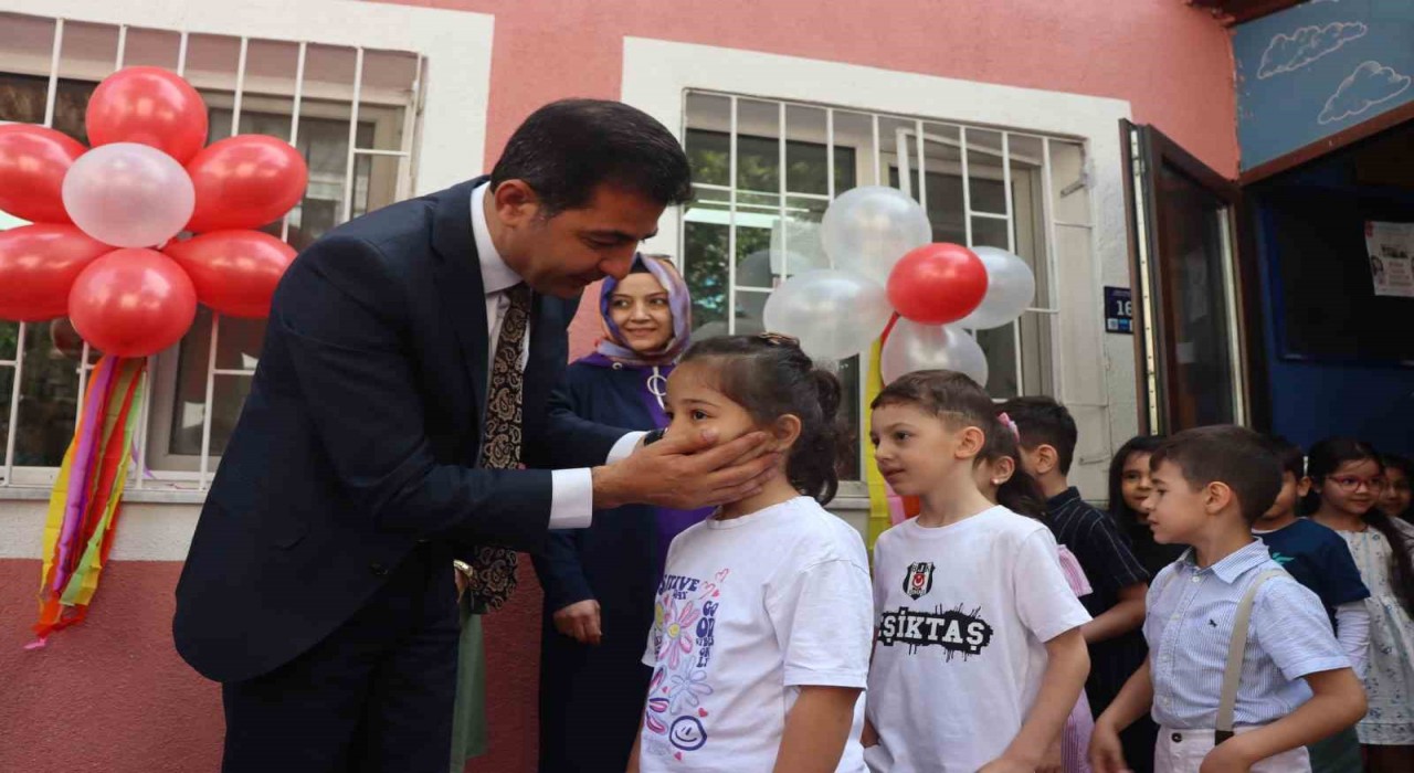 Kayseride eş zamanlı bayramlaşma programı: 100 bin öğrenci aynı anda bayramlaştı