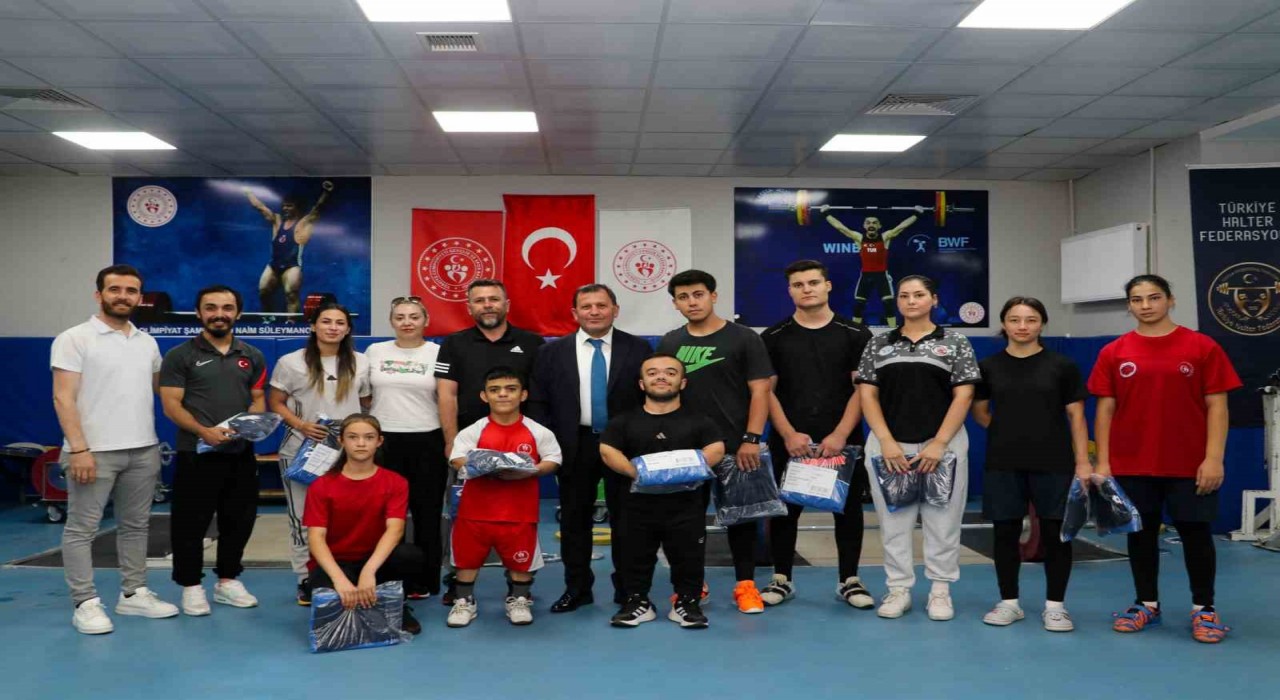 Kayseride haltercilere yeni ekipman desteği