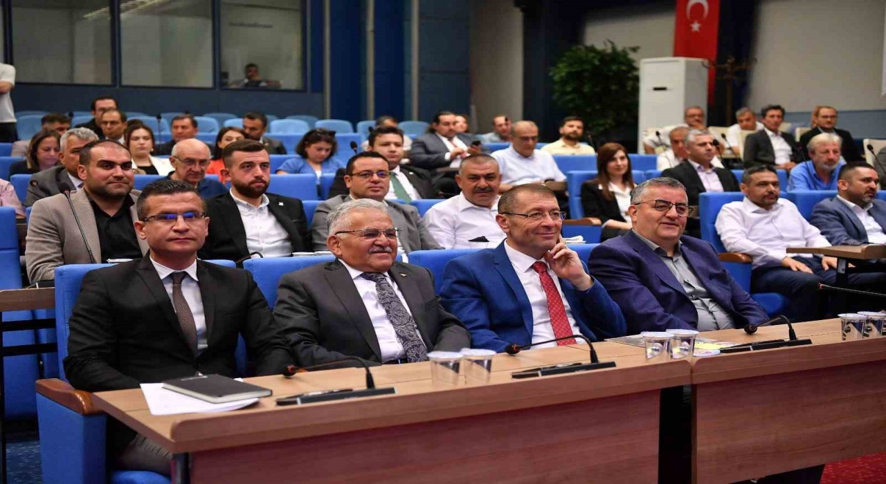 Kayseriyi Geleceğe Hazırlayan Başkan Büyükkılıç, Kent Konseyinde projelerini anlattı