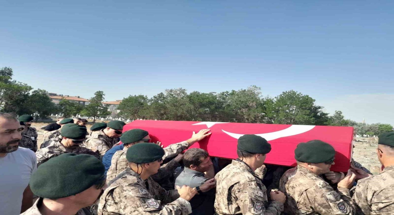 Kazada hayatını kaybeden özel harekat kursiyeri Konyada toprağa verildi