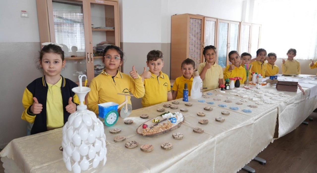 Keçiörende ilkokul öğrencilerinin eserlerinden sergi açıldı