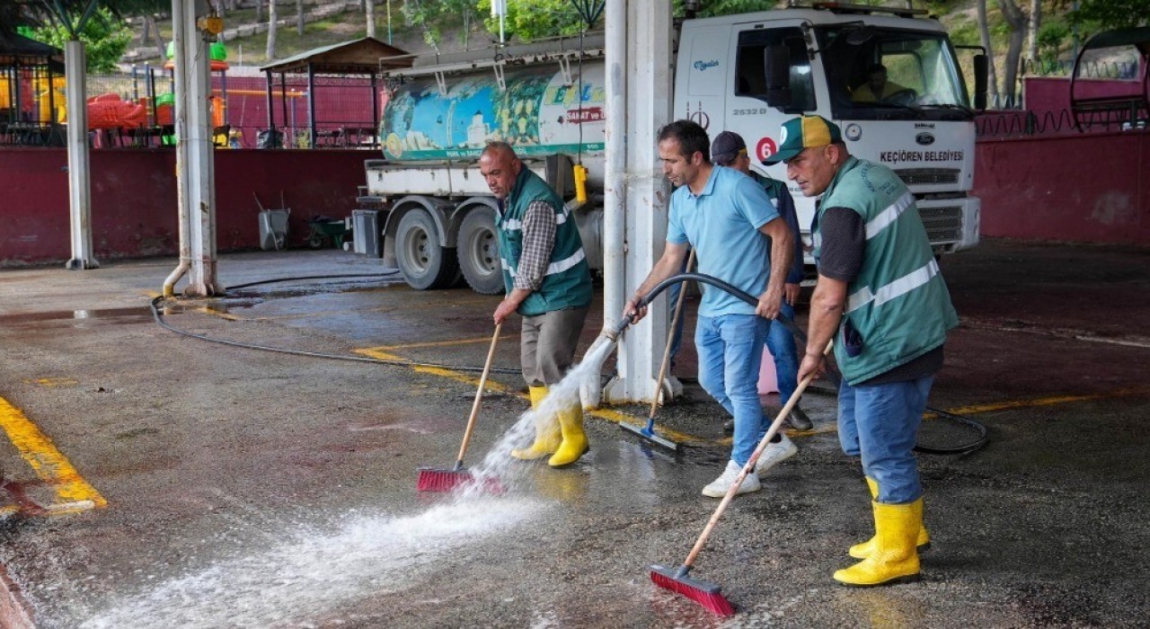 Keçiörende kurban kesim alanlarında temizlik çalışması yapıldı
