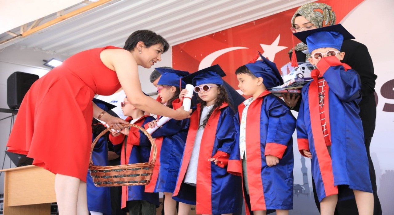 Keçiörendeki çocuk gelişim merkezlerinde mezuniyet gösterisi