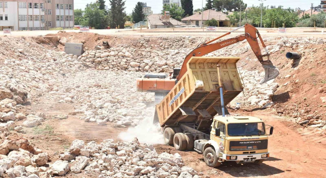Kepezde su baskınlarına karşı hummalı çalışma