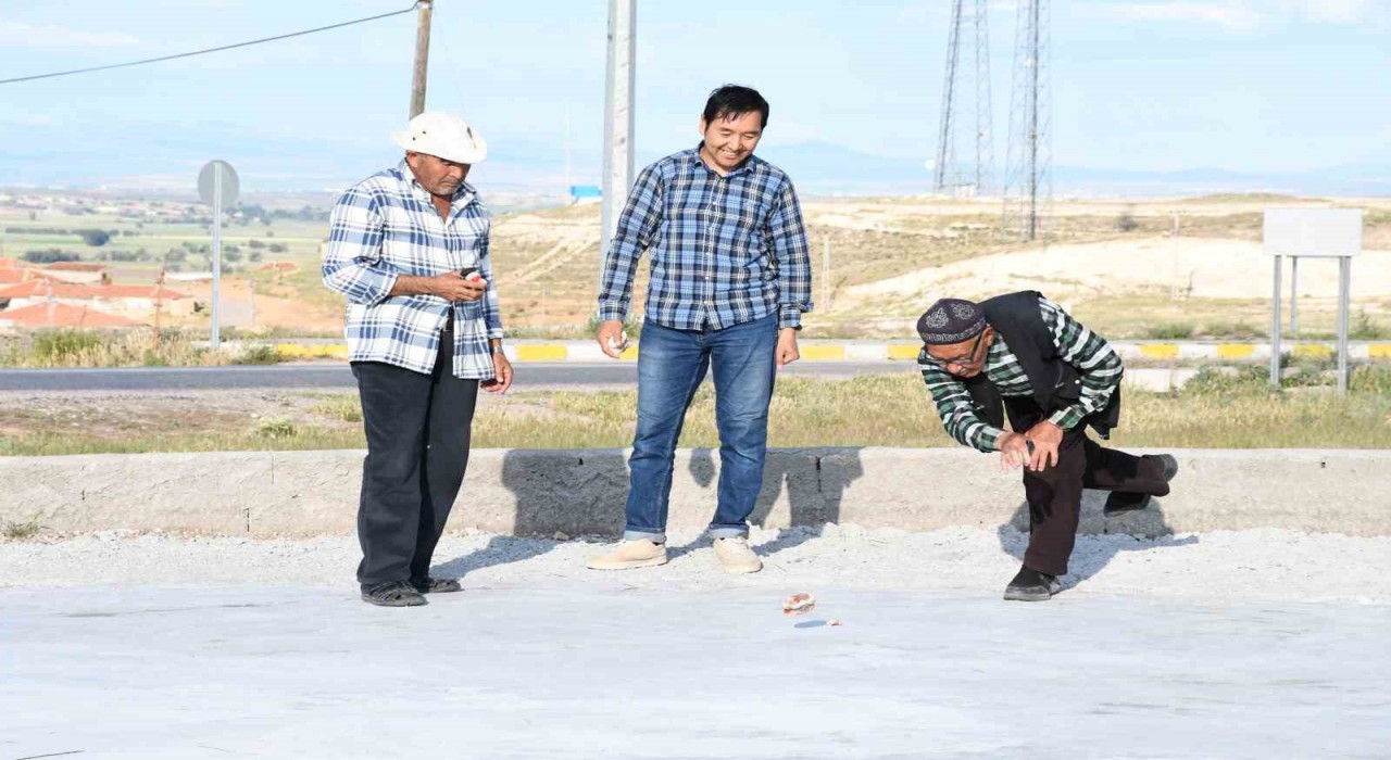 Kırgız Türkleri binlerce yıllık ata mirası olan ‘aşık oyunu geleneğini yaşatıyorlar