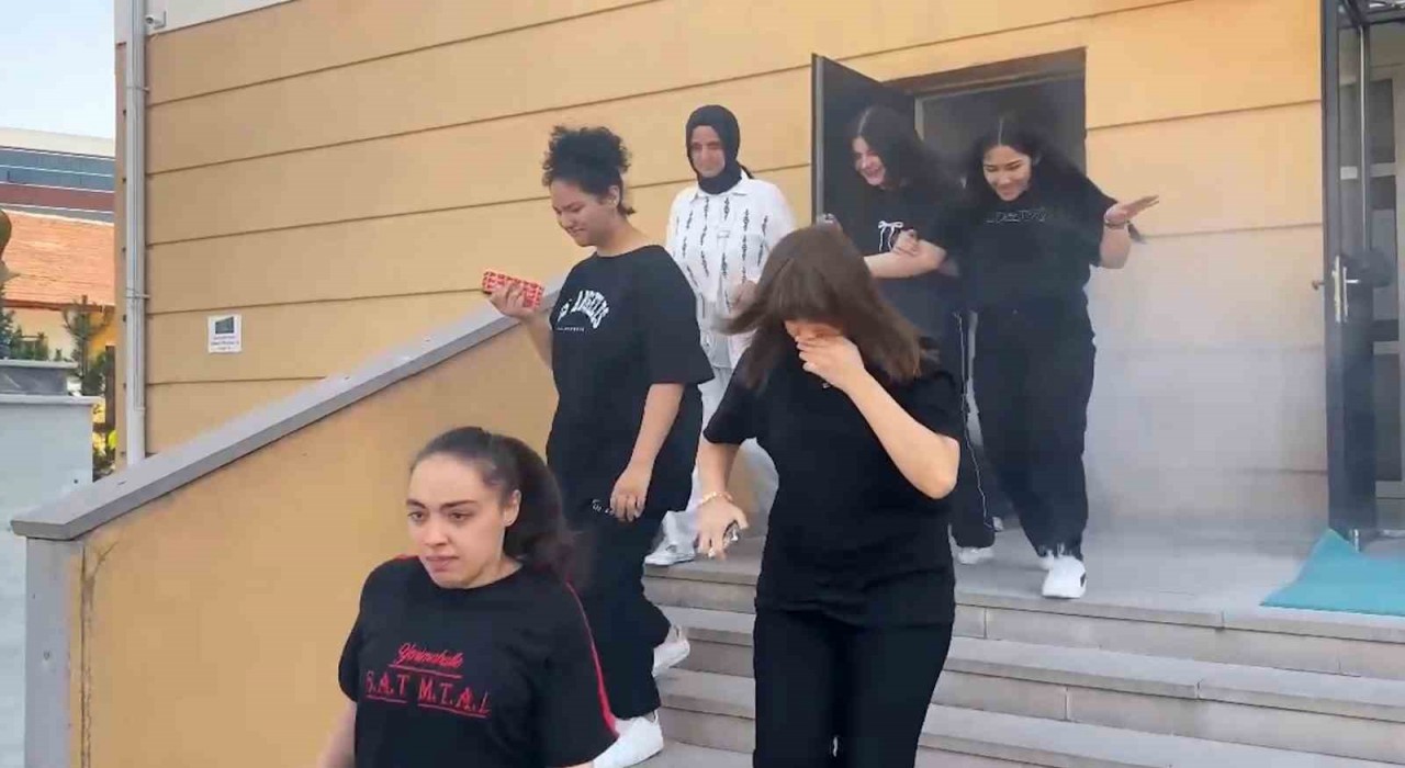 Kırıkkalede okulda nefes kesen yangın tatbikatı