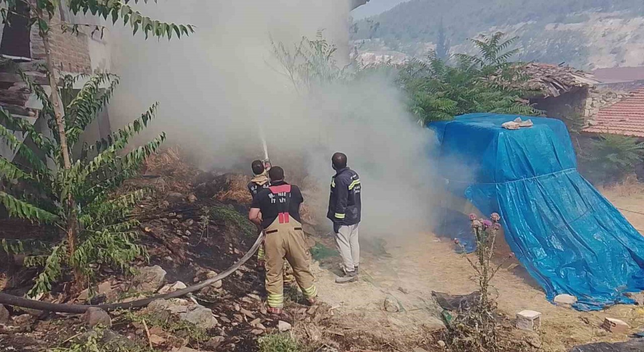 Kırkağaçtaki orman yangınına müdahale sürüyor: Bir mahalle tedbir amaçlı tahliye edildi