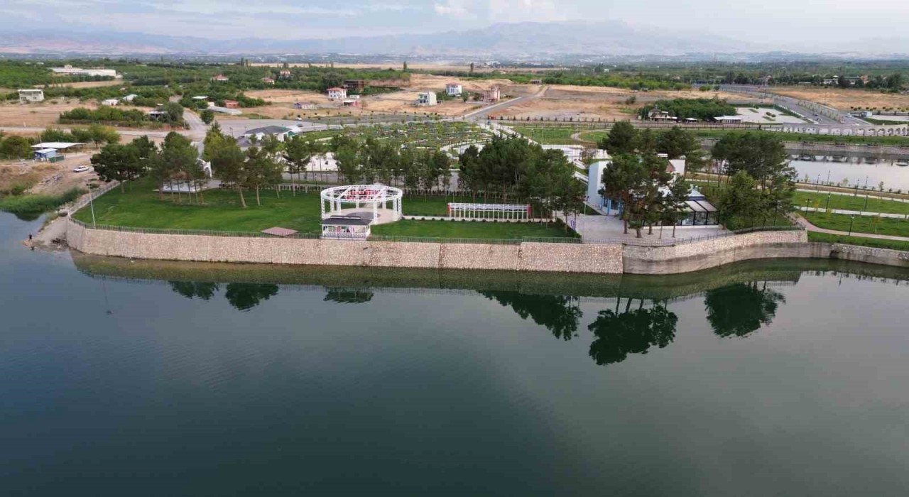 Kırkgöz Sahil Parkındaki kır düğün salonu Malatyada ilgi görüyor