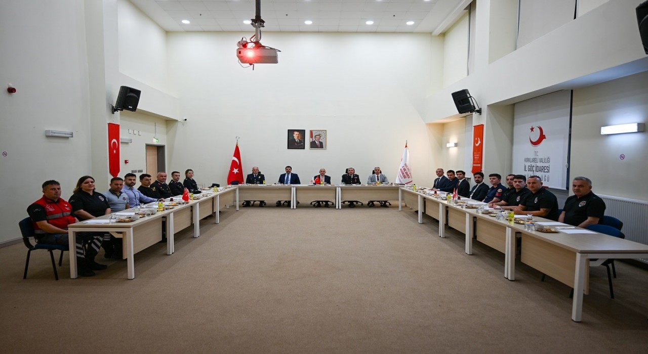 Kırklareli Valisi Turan, Pehlivanköy Geri Gönderme Merkezinde incelemede bulundu