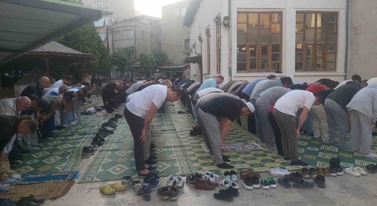 Kırklarelinde bayram namazı coşkuyla eda edildi