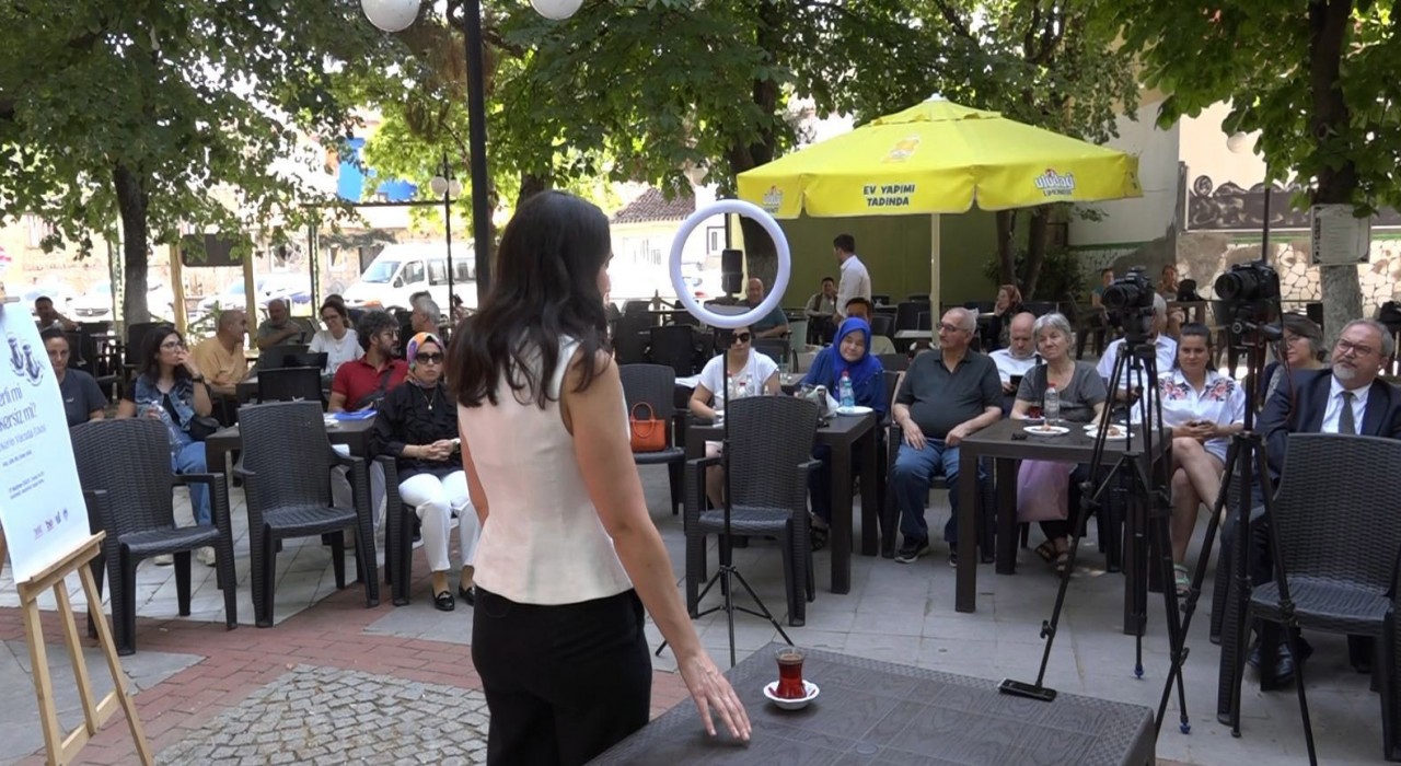Kırklarelinde Bilim Kafe buluşmalarında, şekerin vücuda etkileri konuşuldu